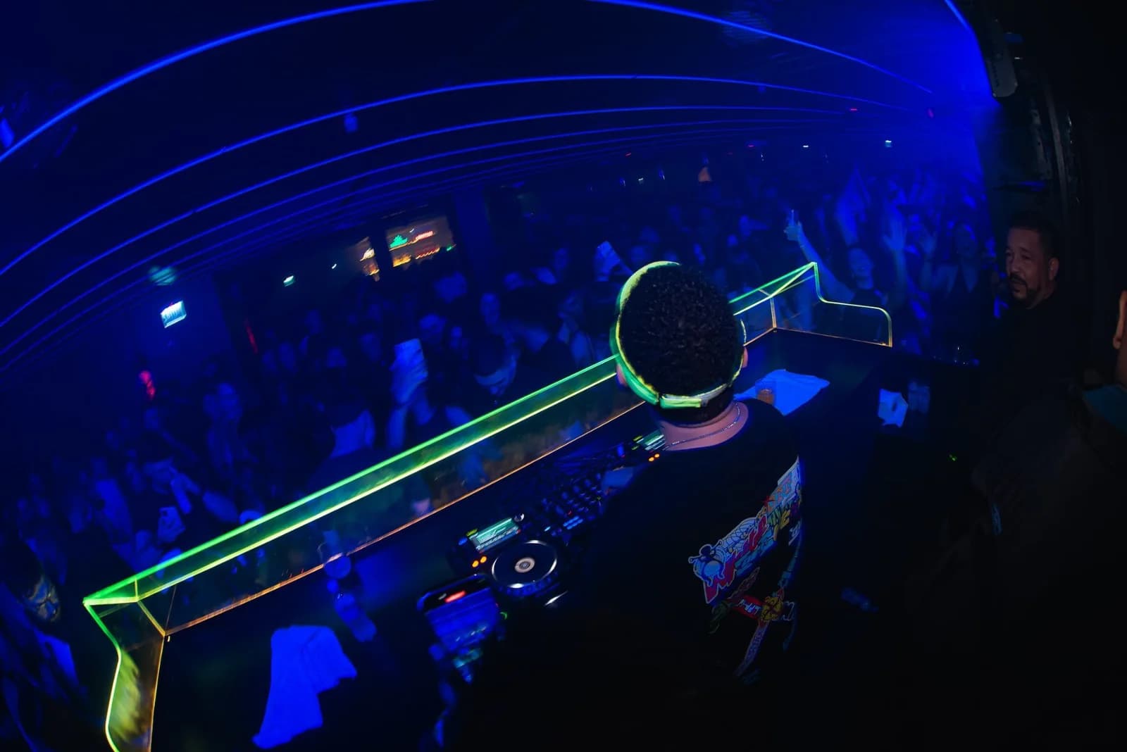 Pista do Lounge Donatello vista da cabine do DJ